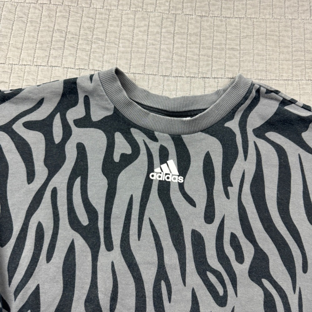 Adidas Womens Large Gray Black Tiger Print Cropped Crewneck Sweatshirt Casual - Picture 2 of 9